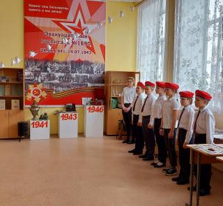 Юнармейцы МОУ СОШ № 1 приняли участие в открытие музейной комнаты.