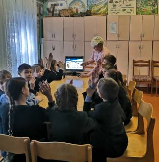 «Эколята – молодые защитники природы». Урок-игра «Птицы за окном» «Эколята – молодые защитники природы». Урок-игра «Птицы за окном»