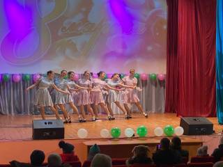 Участие в праздничном концерте детей объединения "Каскад движений"