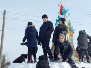 Весело проводили зиму Весело проводили зиму