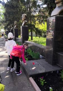 Возложение цветов к Мемориалу воинской славы. Возложение цветов к Мемориалу воинской славы.