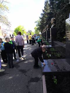 Возложение цветов к Мемориалу воинской славы.