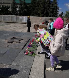 Возложение цветов к Мемориалу воинской славы. Возложение цветов к Мемориалу воинской славы.