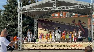 Участие детей в открытии Международного кинофестиваля.