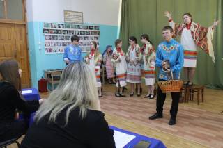 ТЕАТРАЛЬНОЕ ОЖЕРЕЛЬЕ
