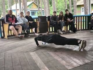 В "Солнечной поляне" прошло захватывающее соревнование по отжиманиям «Самый сильный» В "Солнечной поляне" прошло захватывающее соревнование по отжиманиям «Самый сильный»