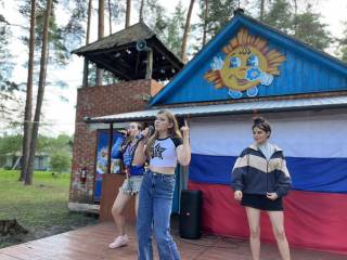 Шоу пародий «Точь-в-точь» завершило День самоуправления в «Солнечной поляне»!